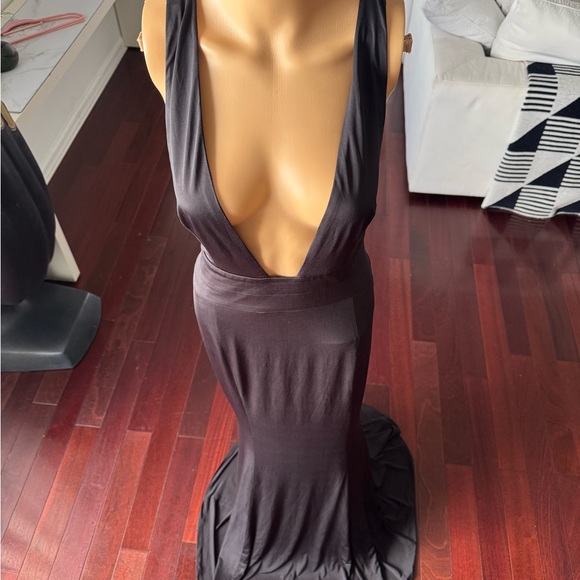 House of CB Black Backless Deep V Maxi Gown size Large - Picture 3 of 8